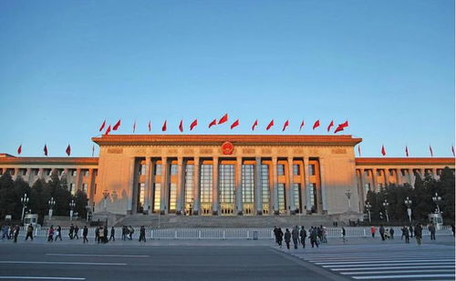 解放军代表整齐划一离开人民大会堂